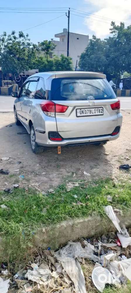 Iski Alg Baaat Hai Akar Check Karo