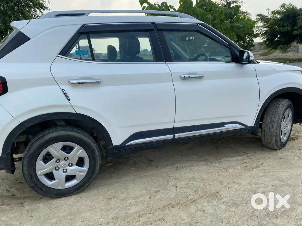 Hyundai Venue 2023 Petrol 47000 Km Driven