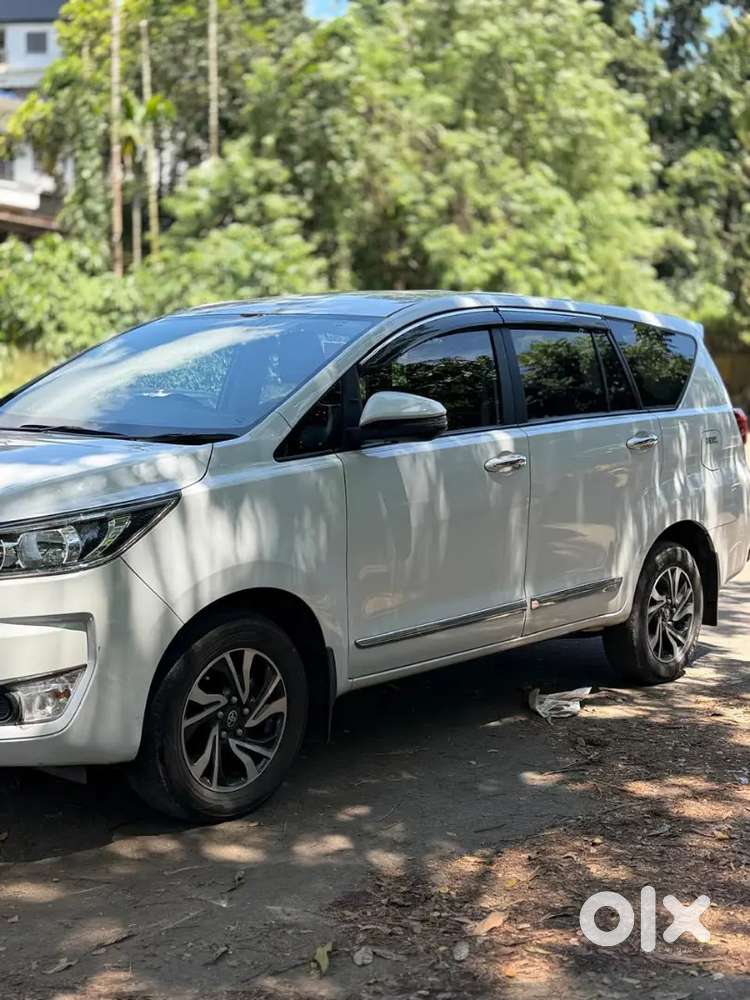 Toyota Innova Crysta 2024