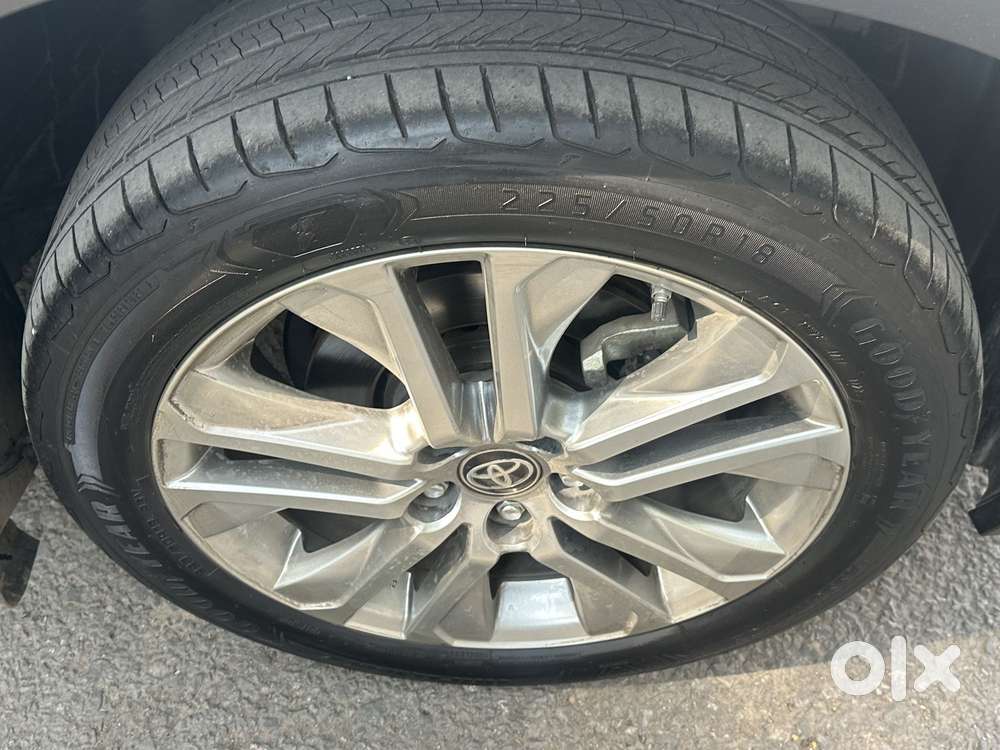 Toyota Innova Hycross