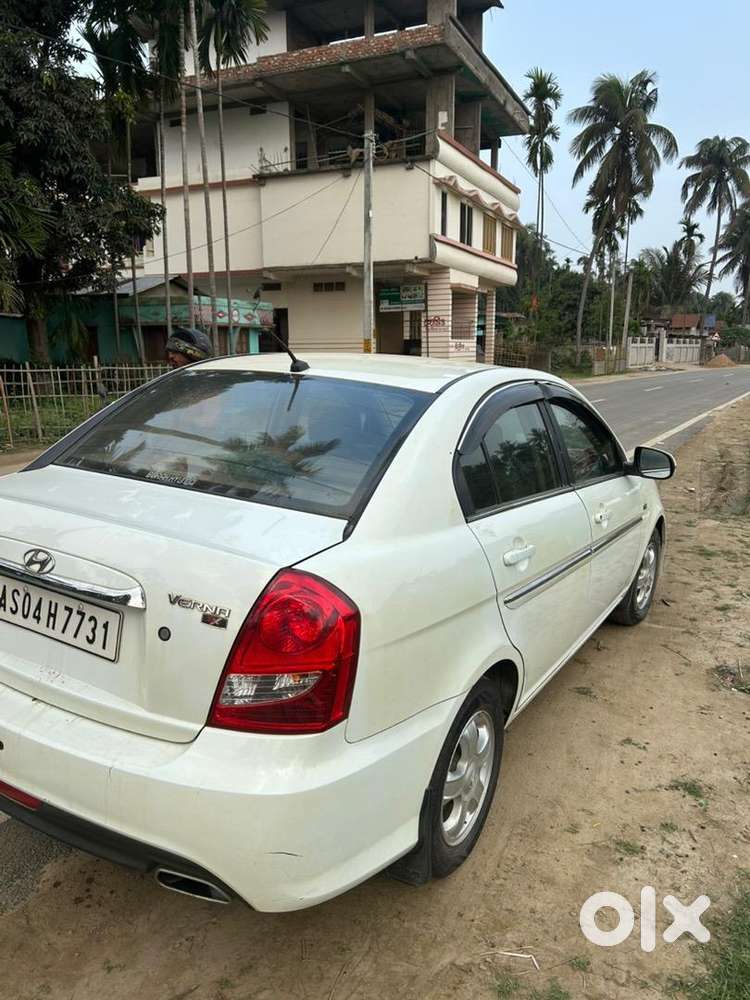 Hyundai Verna 2011 Petrol Well Maintained