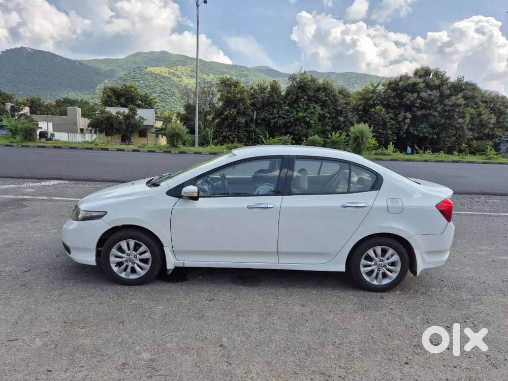 Superb Condition Showroom Serviced Honda City
