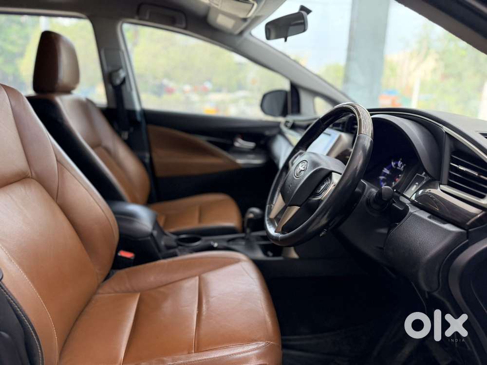 Toyota Innova Crysta 2.8 Zx At 7 Seater, 2016, Diesel