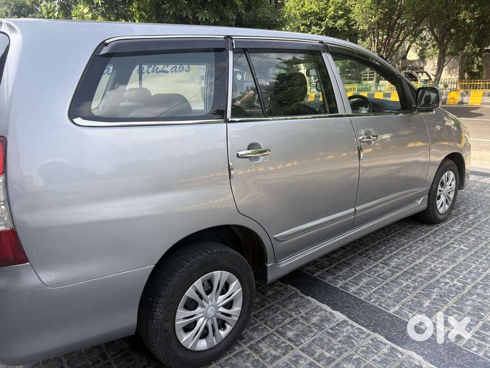 Toyota Innova 2.5 Gx (diesel) 8 Seater Bs Iv, 2015, Diesel