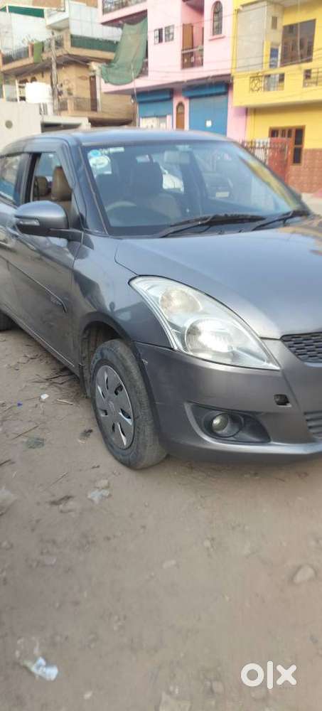 Maruti Suzuki Swift Vxi + Manual, 2012, Cng & Hybrids