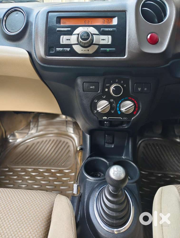 Honda Brio 2011-2013 V Mt, 2013, Petrol