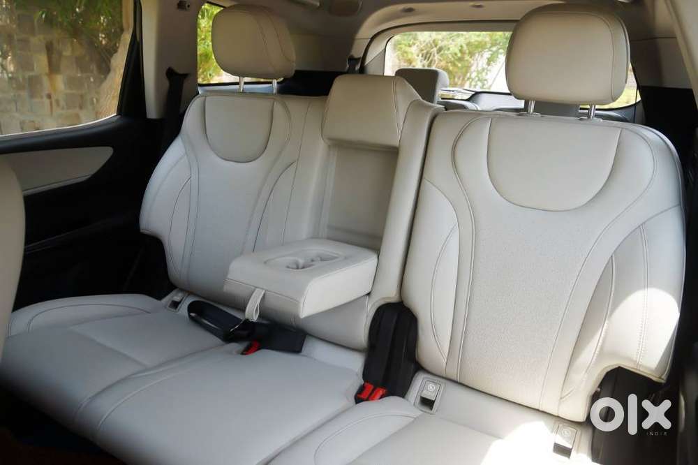 Mahindra Xuv700 2.0 Ax 7 Petrol At Luxury Pack Str, 2026, Petrol