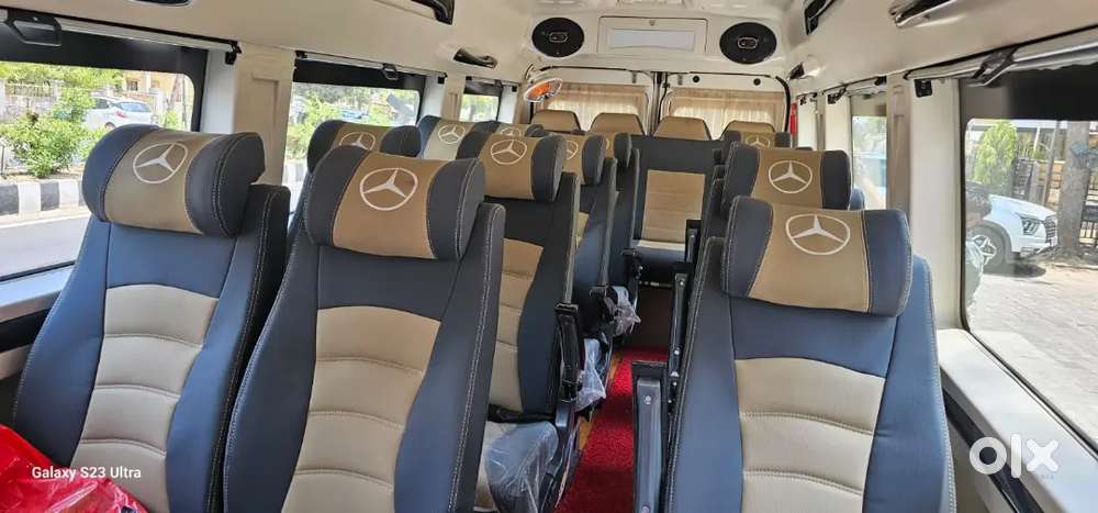 Force Moters Tempo Traveller 17 Seat