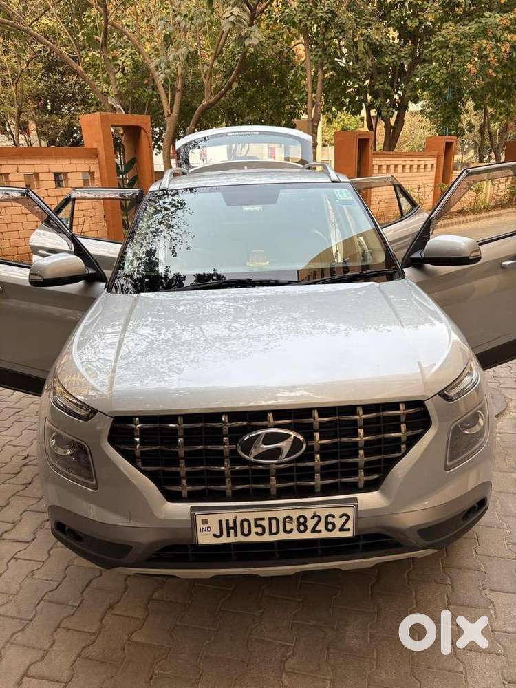 Hyundai Venue 2022 Petrol Well Maintained