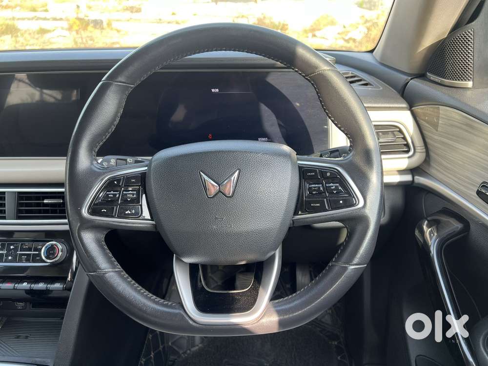 Mahindra Xuv700 2.2 Ax 7 Diesel At Luxury Pack Str Awd, 2022, Diesel