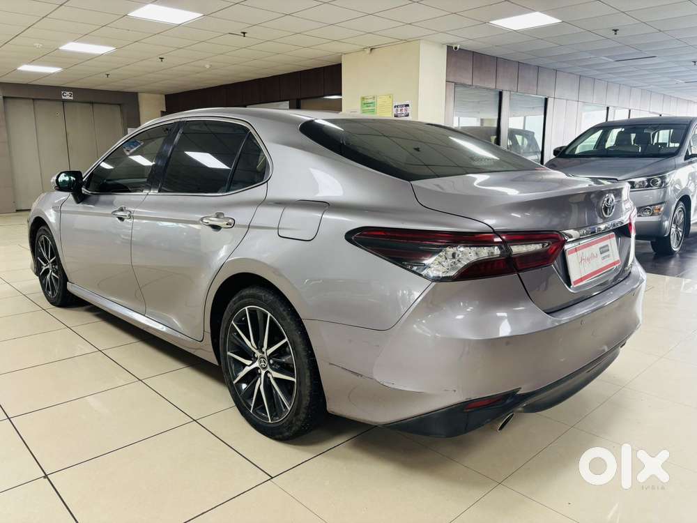 Toyota Camry [2019-ongoing] 2.5 Hybrid, 2023, Cng & Hybrids