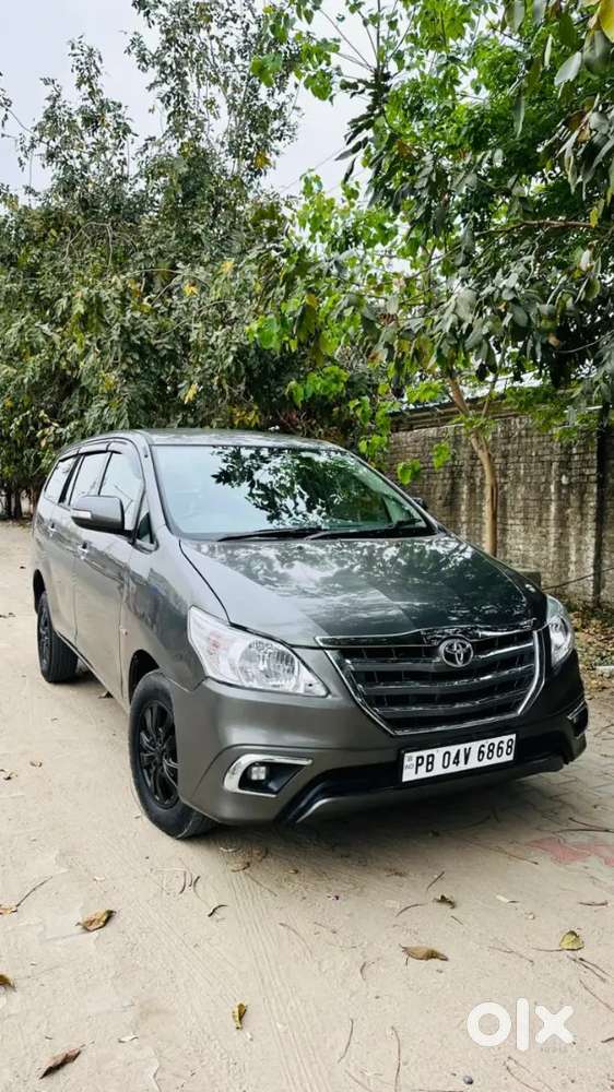 Toyota Innova Crysta 2011 Diesel 92000 Km Driven