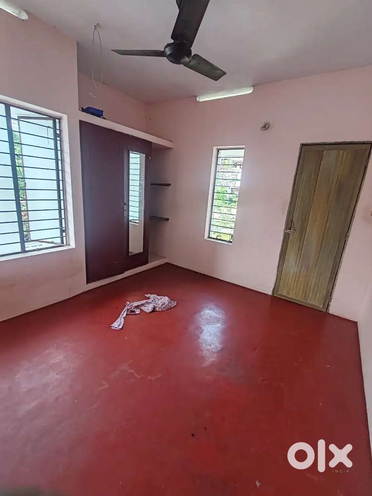 2 bhk bachellor house for rent @vazhuthacaud csm line