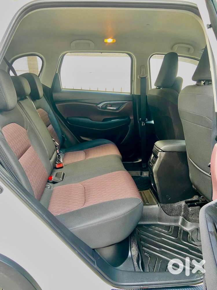 Maruti Suzuki Grand Vitara 1.5 Delta Smart Hybrid At, 2025, Petrol
