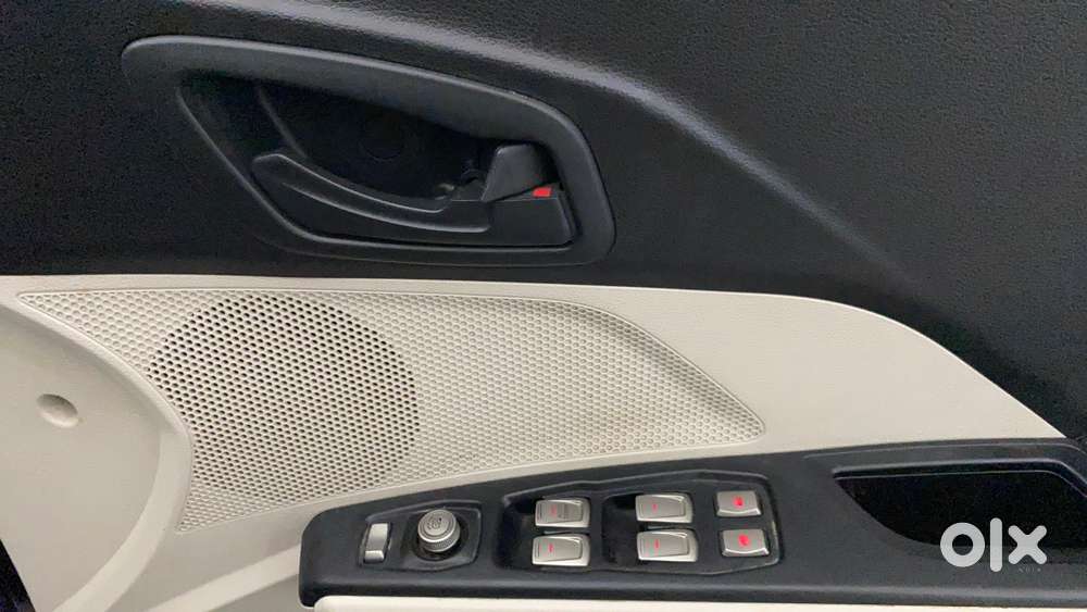 Mahindra Xuv300 W6, 2023, Petrol
