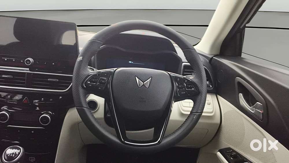 Mahindra Xuv 3xo Ax5 Pm Mt, 2025, Petrol