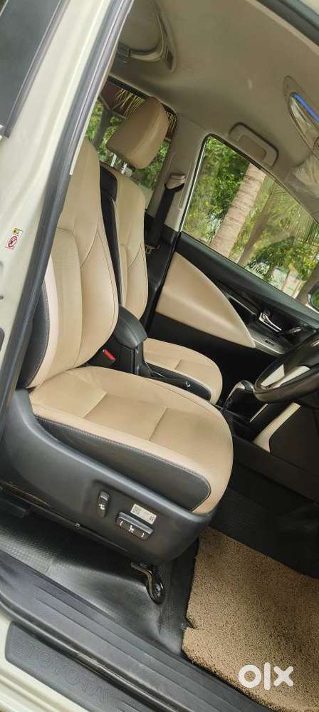 Toyota Innova Crysta 2.8z Automatic, 2019