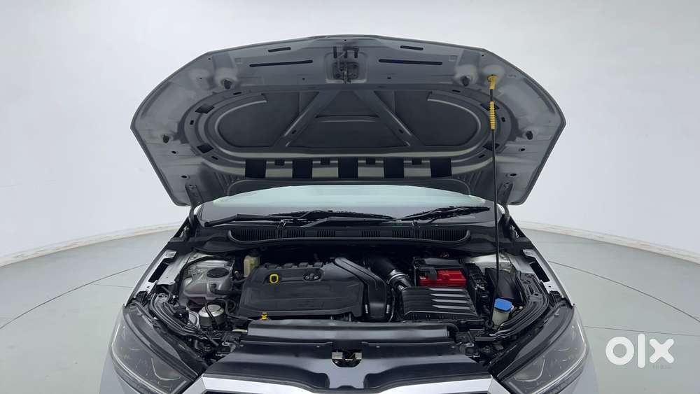 Skoda Slavia Style 1.0l Tsi Mt, 2022, Petrol