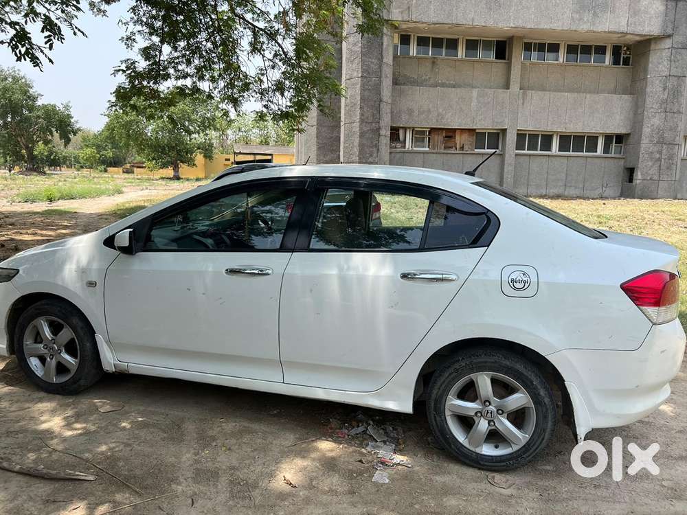 Honda City Hybrid 2011 Km Driven