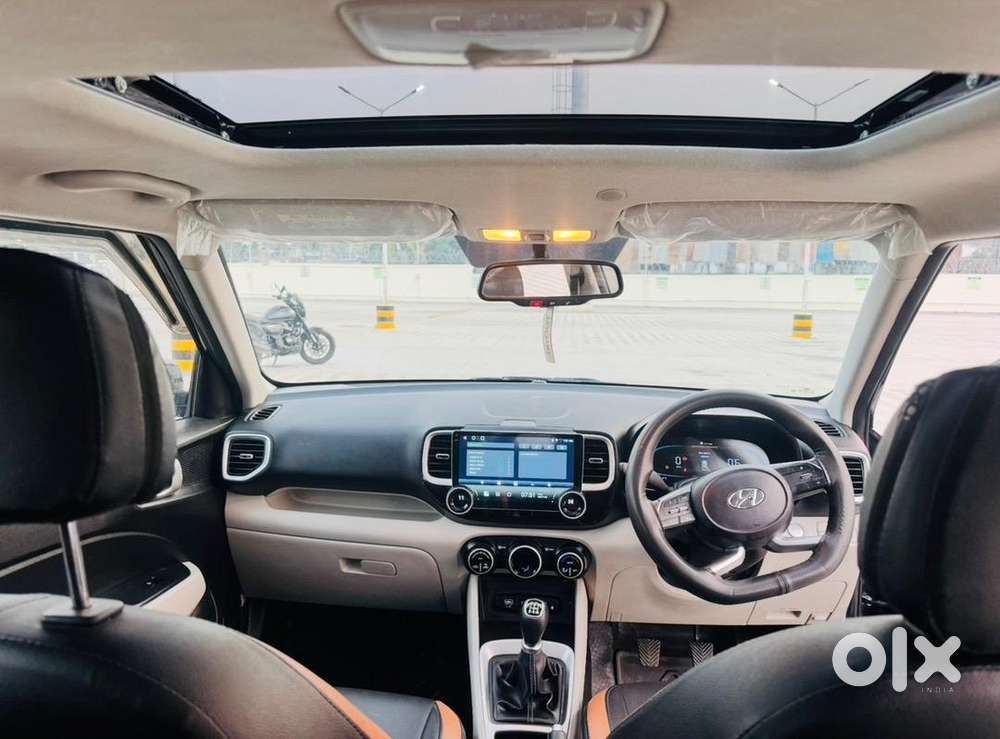 Hyundai Venue Sx Petrol Sunroof 1st Owner