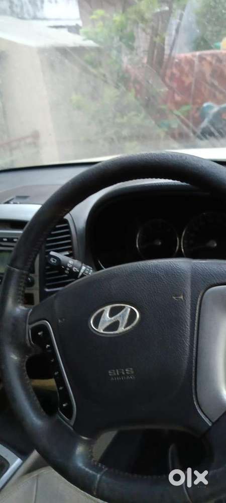 Hyundai Santa Fe 2011 Diesel 98000 Km Driven