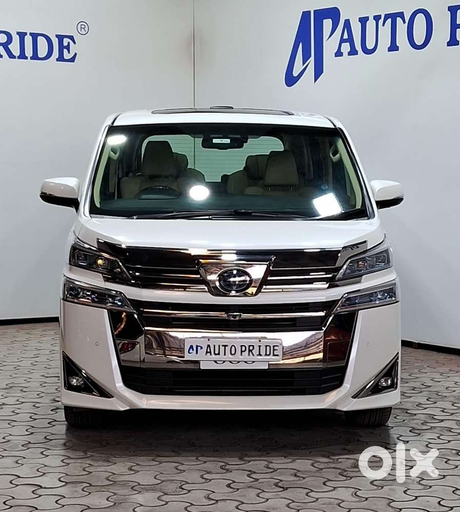 Toyota Vellfire 2.5 Executive Lounge, 2023, Petrol