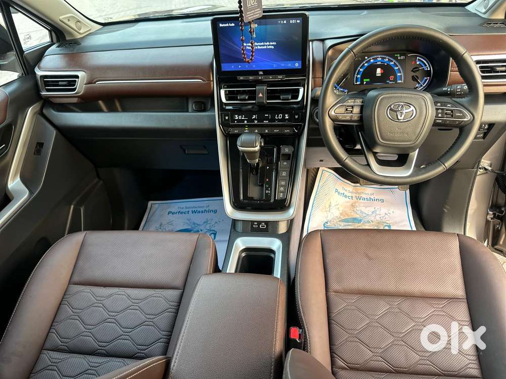 Toyota Innova Hycross 2.0 Zx (o) Hybrid 7 Str, 2025, Petrol