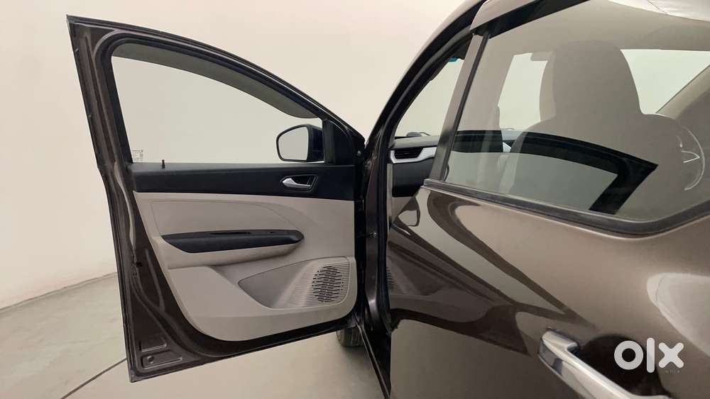 Renault Triber Rxz, 2024, Petrol