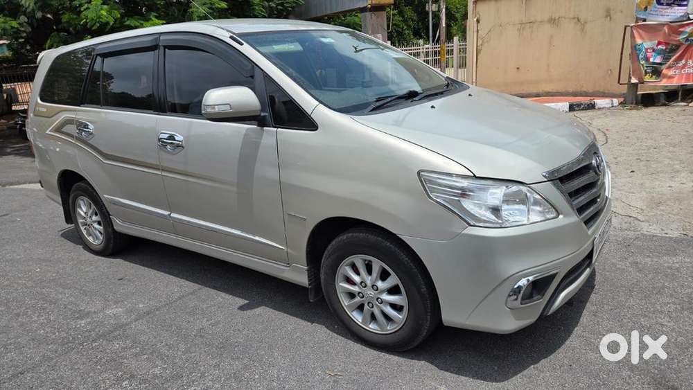 Toyota Innova 2014 Diesel - 7 Seater ( Captian Seats )