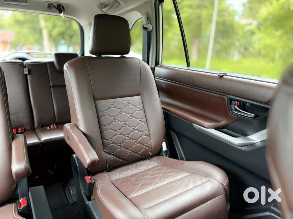 Toyota Innova Hycross 2.0 Zx (o) Hybrid 7 Str, 2025, Petrol