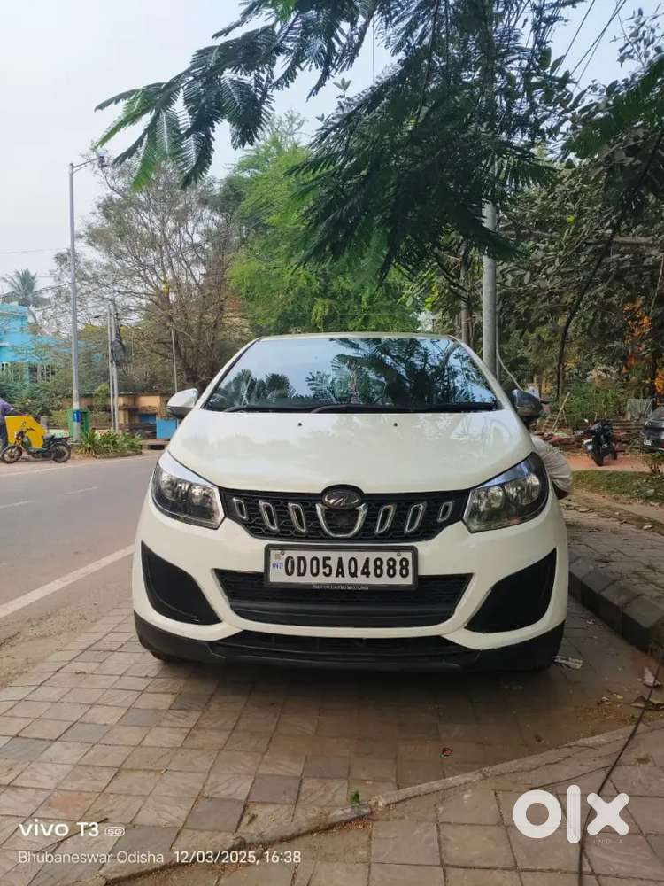 Mahindra Marazo M2