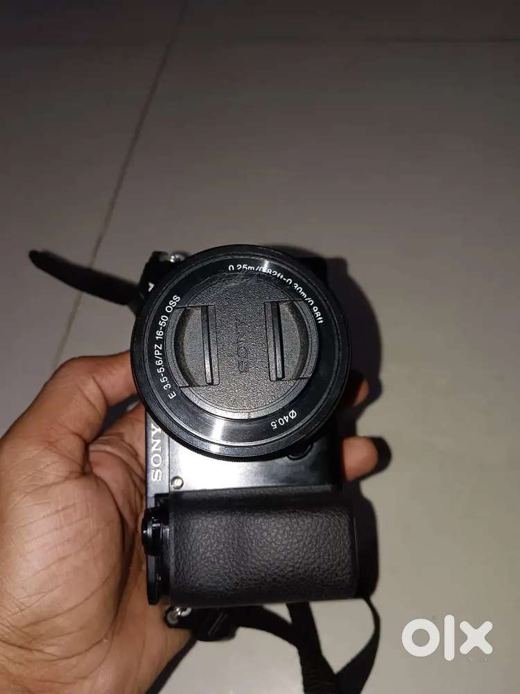 Sony Alpha 6100 Mirrorless Camera with Kit Lens