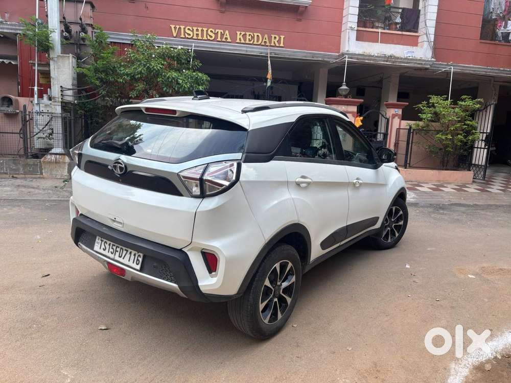 Tata Nexon 1.5 Revotorq Xza Plus Dual Tone Roof (o) Amt, 2021, Diese..