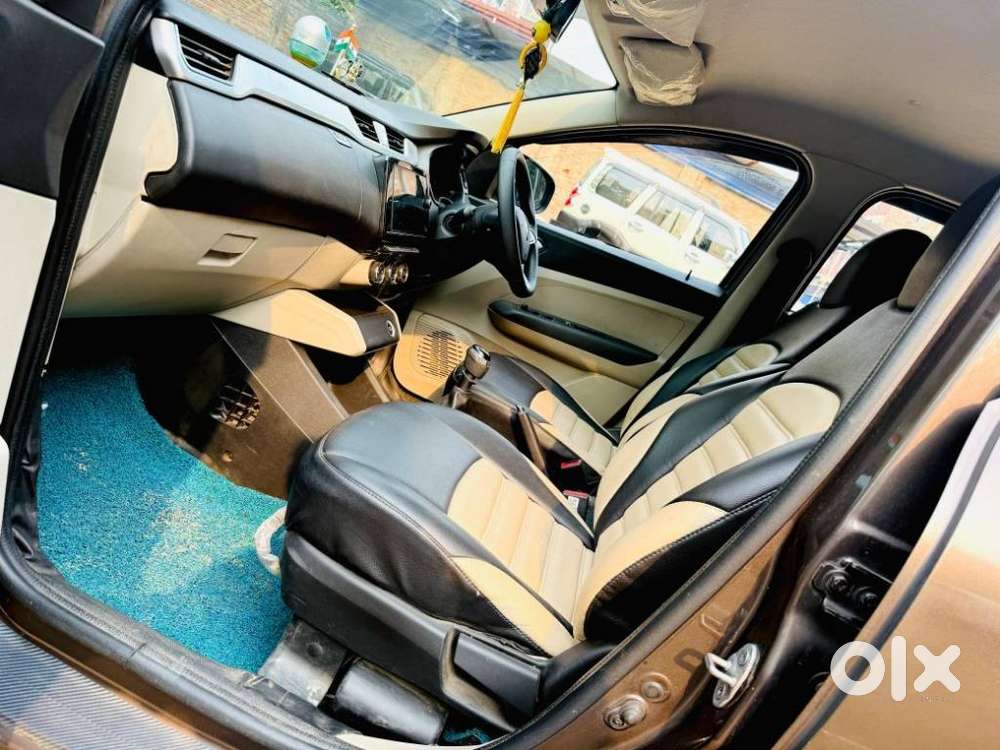 Renault Triber Rxz, 2022, Petrol