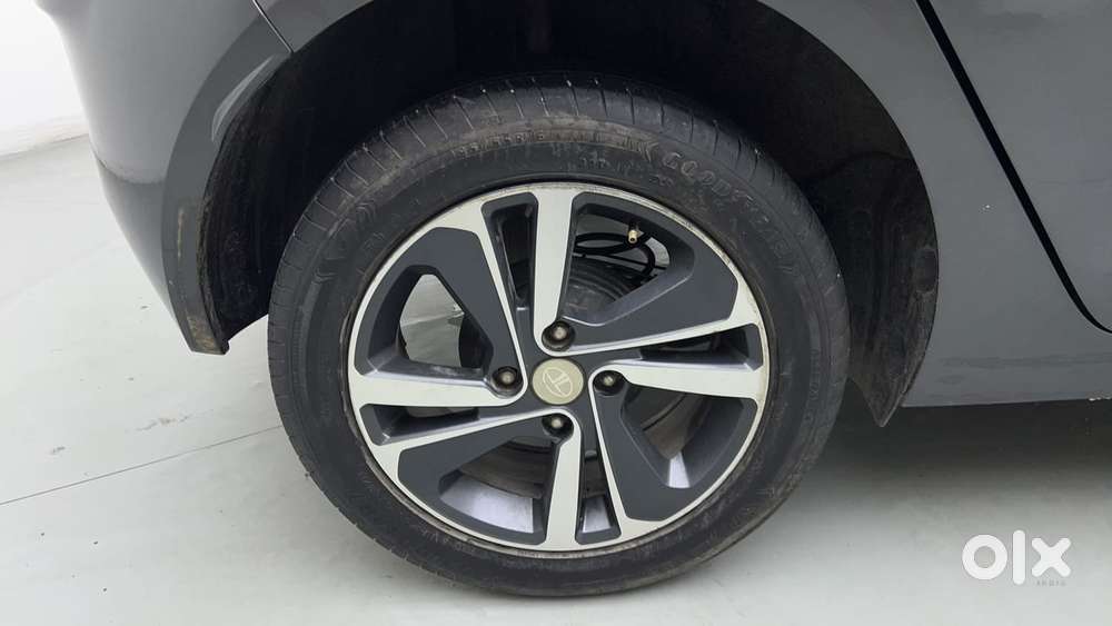 Tata Altroz Xz, 2022, Petrol