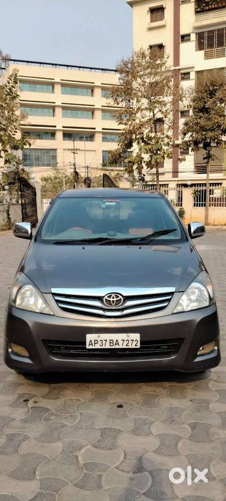 Toyota Innova 2004-2011 2.5 V Diesel 8-seater, 2009, Diesel
