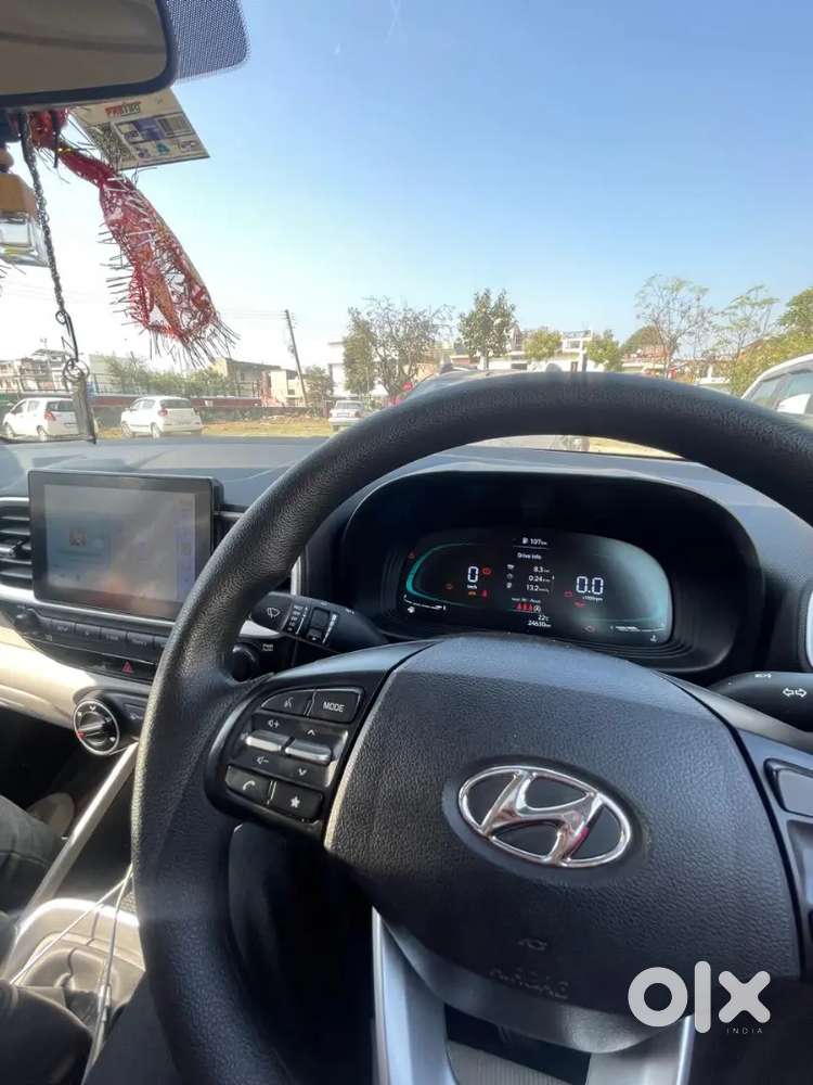 Hyundai Venue 2024 Petrol 30000 Km Driven