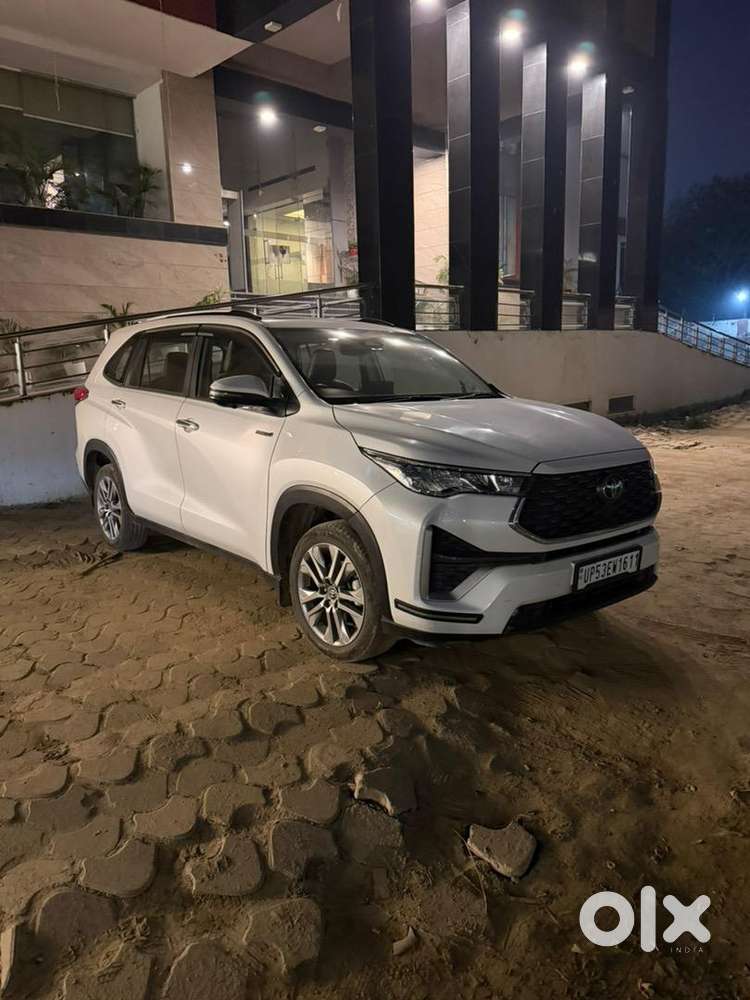 Toyota Innova Hycross 2024 Petrol 23500 Km Driven
