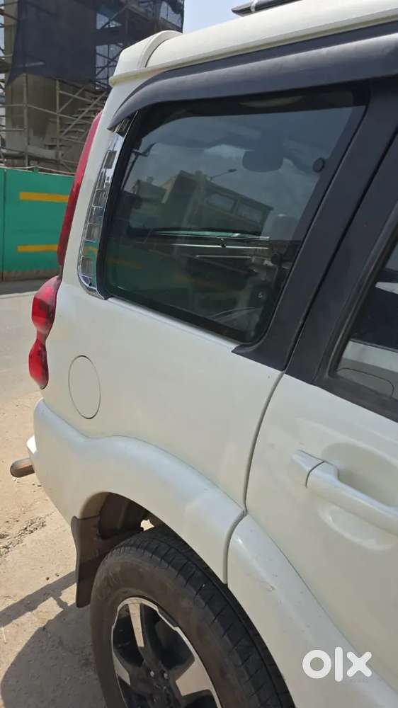 Mahindra Scorpio Class S11