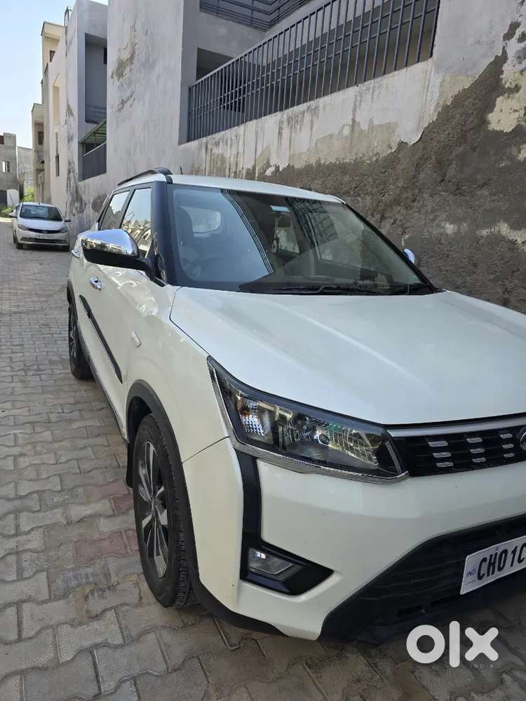 Xuv 300 W6 1.5l Automatic Bs6 Well Maintained Showroom Condition