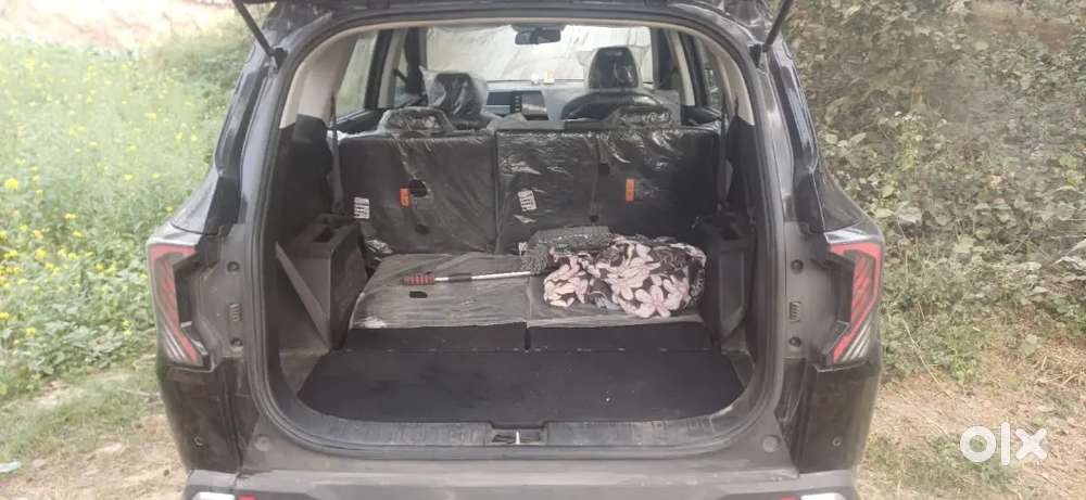 Kia Carens Clavis 2025 Petrol 3300 Km Driven