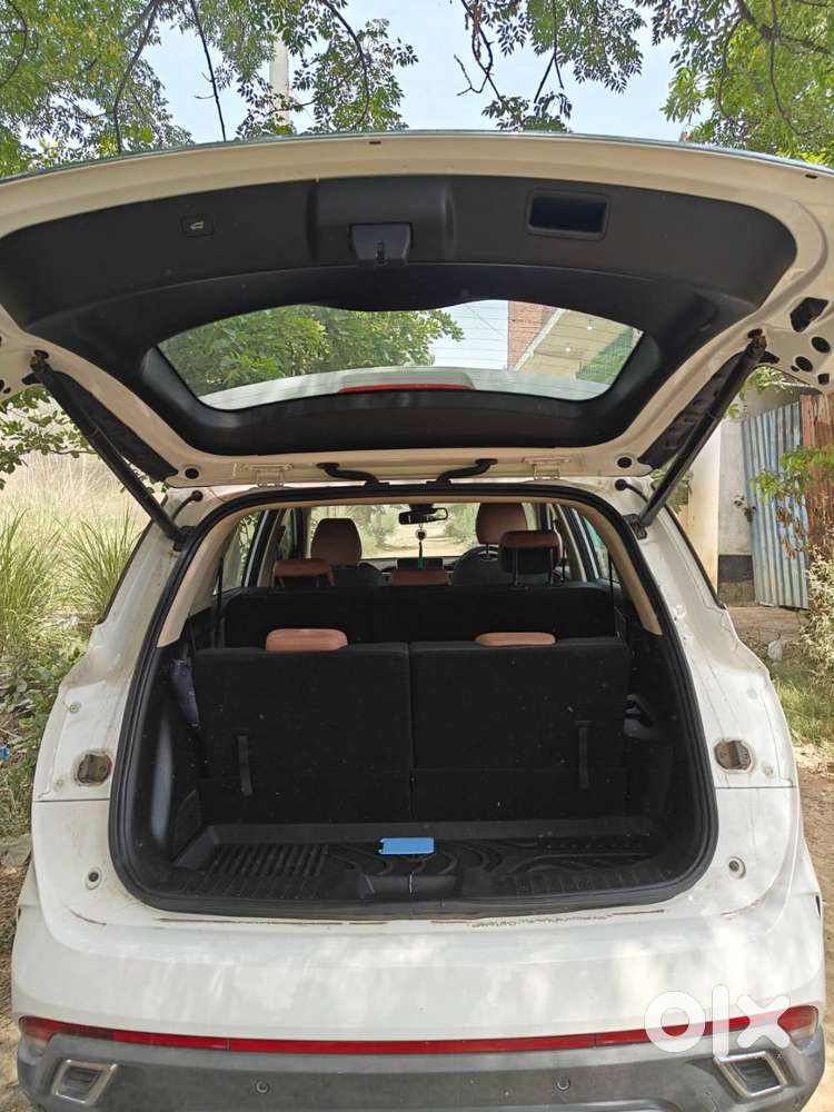 Mg Hector Plus 2025 Petrol 6614 Km Driven