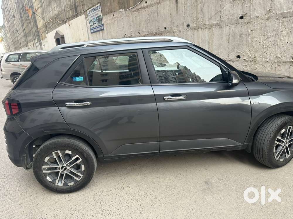 Hyundai Venue 2024 Petrol Excellent Condition