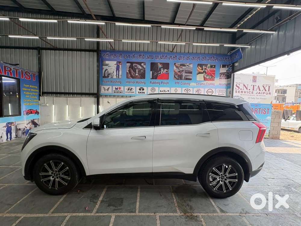 Mahindra Xuv700 2023 Diesel Well Maintained