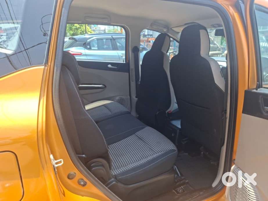 Renault Triber Rxz, 2023, Petrol