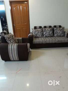 Single deals sofa olx