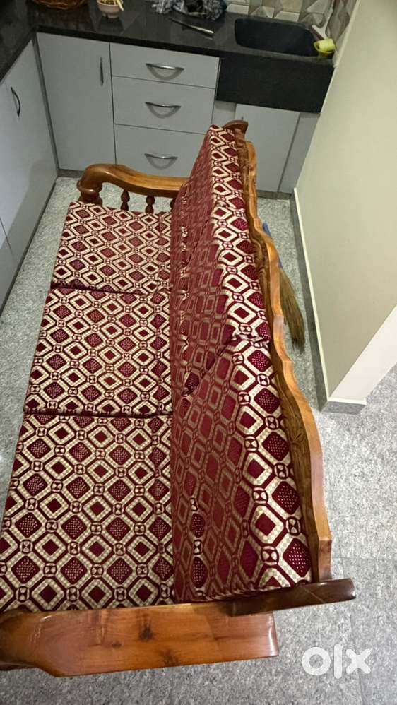 Elegant wooden frame,     Comfortable 3-seater design ,