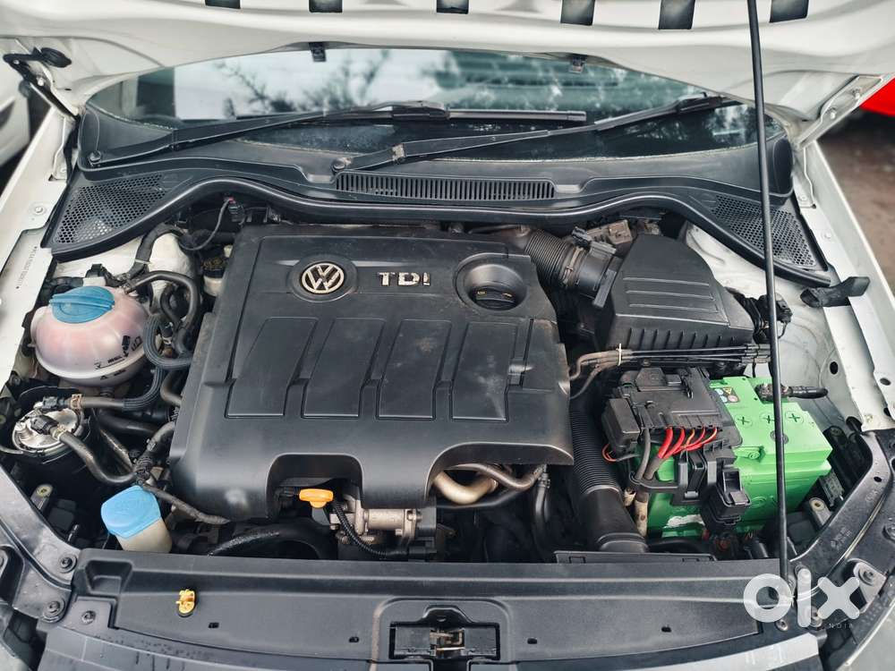 Volkswagen Polo Petrol Highline 1.6l, 2015, Diesel