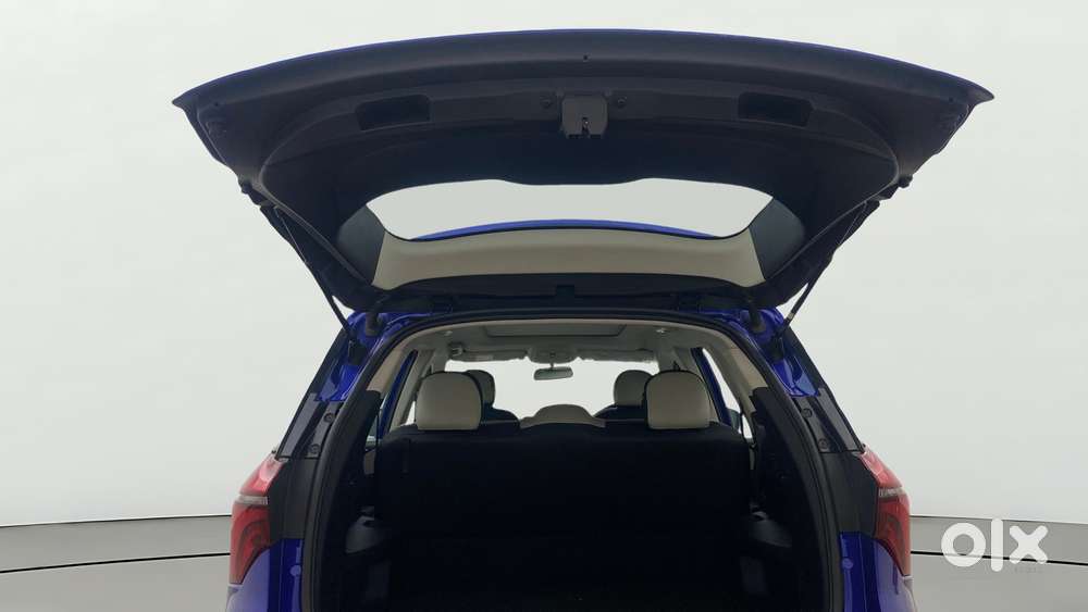 Mahindra Xuv700 2.0 Ax 5 Petrol Mt Str, 2022, Petrol