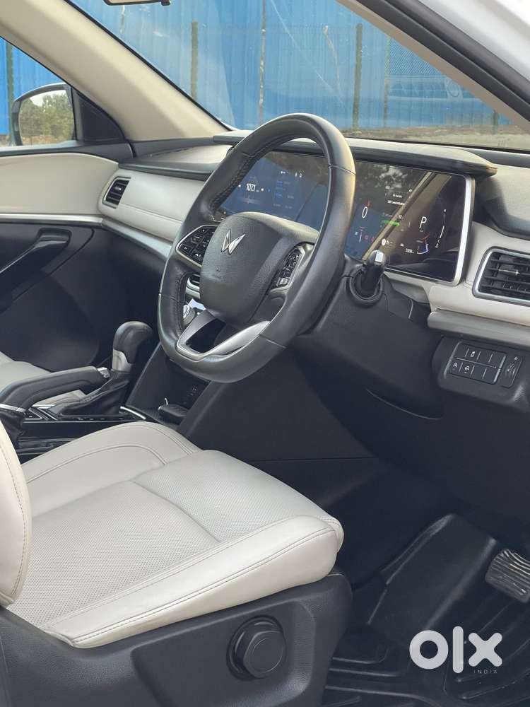Mahindra Xuv700 2.2 Ax 7 Diesel At Str, 2024, Diesel